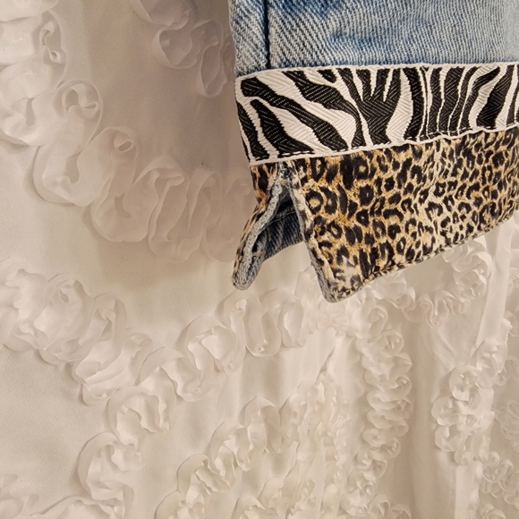 Jean Capri's - Picture 5 of 5